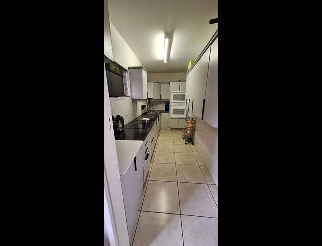 2 BEDROOM APARTMENT FOR SALE IN ESSENWOOD